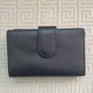 Genuine Leather Elegant Black Wallet W/Kiss Lock Like New